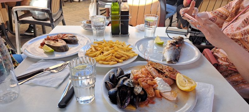 Malta, marsaxlokk, ručak sveža riba